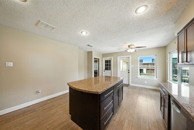 Building Photo - 1714 Parana Dr