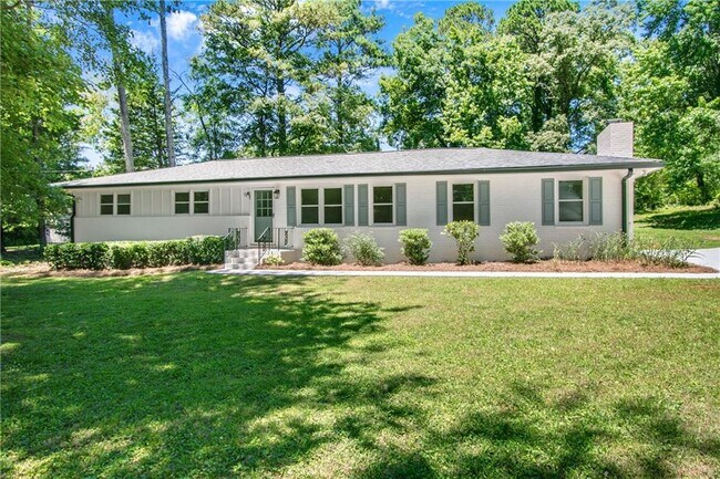 Building Photo - 1348 Ridgewood Dr SW