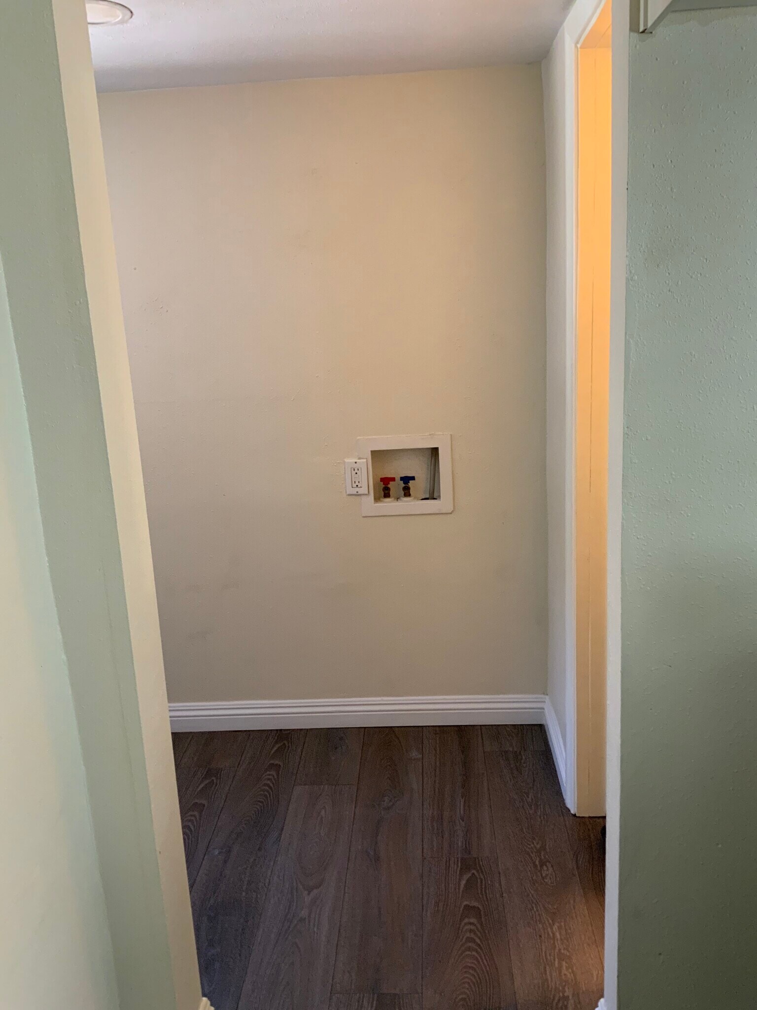 Washer/Dryer Hook-Up - 5608 Naomi Ave