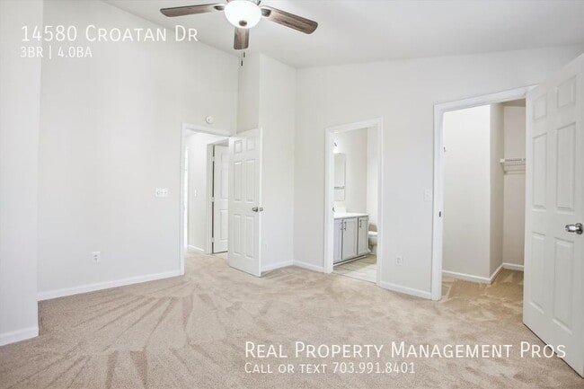 Building Photo - Terrific 3 Level End Unit Townhome For Ren...