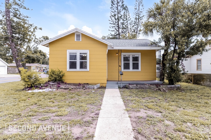 Primary Photo - 3700 38th Ave N