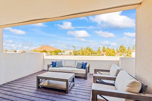 Building Photo - Townhouse For Rent in the Heart of Scottsdale