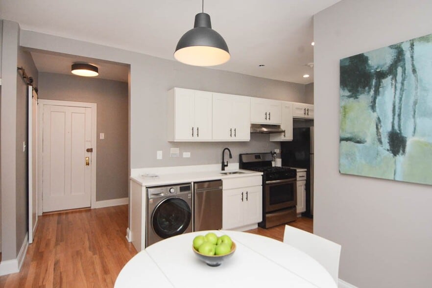 Building Photo - 630 W Stratford Pl