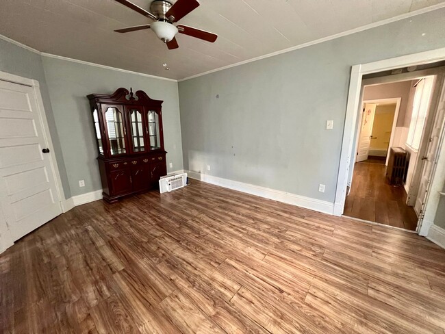 Building Photo - Ambridge - 4 Bedroom, 2 Bath House - Large...