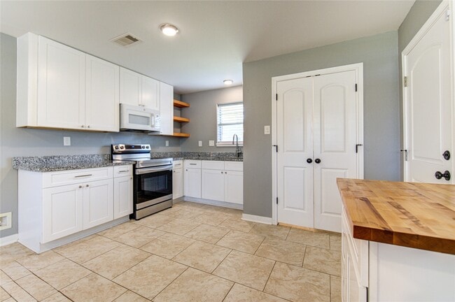 Building Photo - 4613 Avenue K