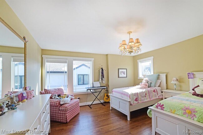 Building Photo - 356 Ferndale Ave