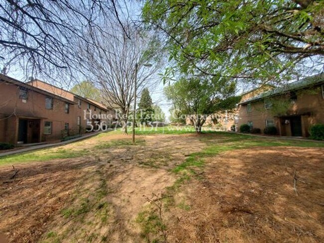 Primary Photo - 1332 Gray Ave NE