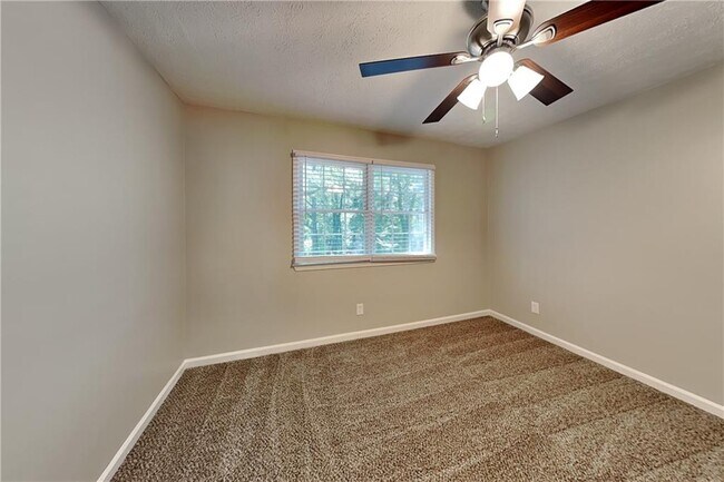Building Photo - 141 Orchard Dr