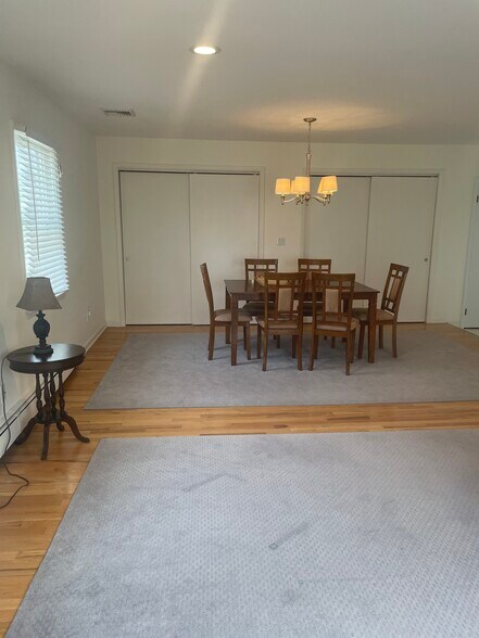 Building Photo - 61 Heights Rd