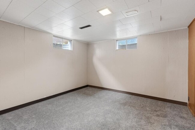 Building Photo - 2853 15th Ave Ct
