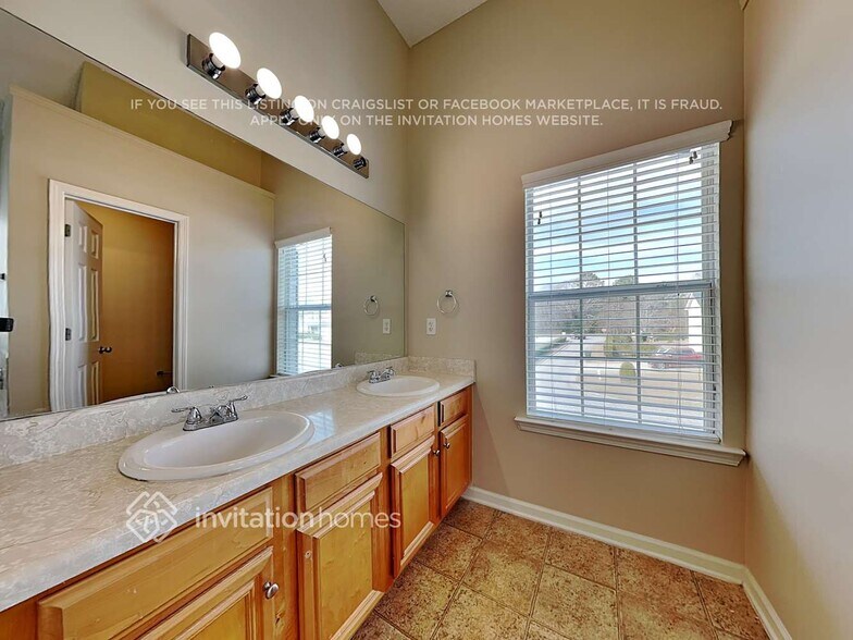 Building Photo - 1457 St George Pl