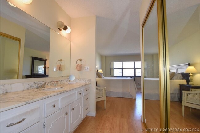 Building Photo - 5100 N Ocean Blvd