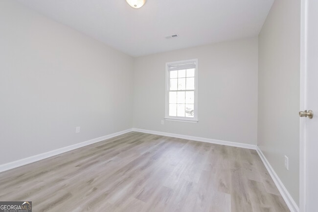 Building Photo - 315 Cornwallis Way