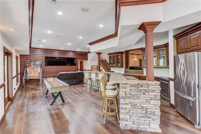 Building Photo - 2870 Roanoke Rd