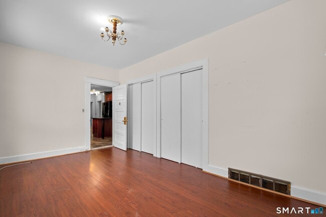 Building Photo - 242 Prospect St