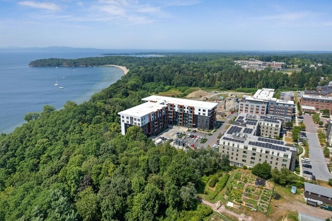 Building Photo - Spacious 1-Bed, 2-Bath + Den with Lake Vie...