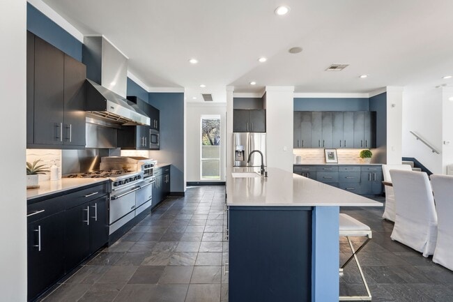 Building Photo - 162 Vieux Carre Dr