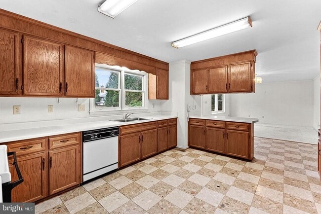 Building Photo - 3709 Howsen Ave