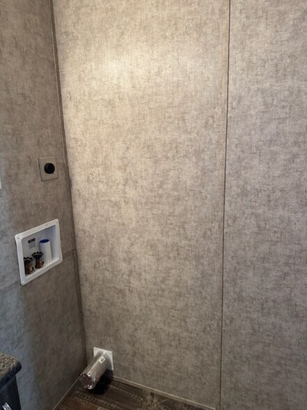 Laundry hook ups inside bathroom - 10810 Hufsmith Rd