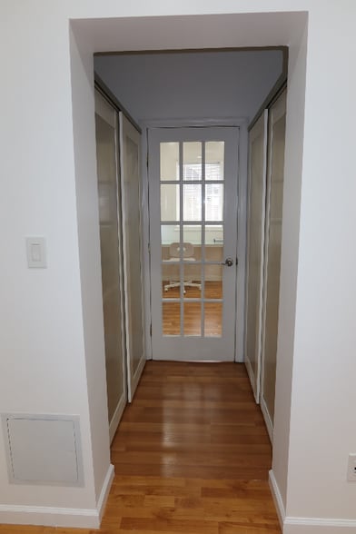 Building Photo - 68-43 Jay Ave