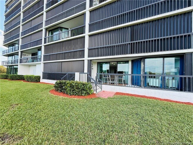 Building Photo - 8800 S Ocean Dr