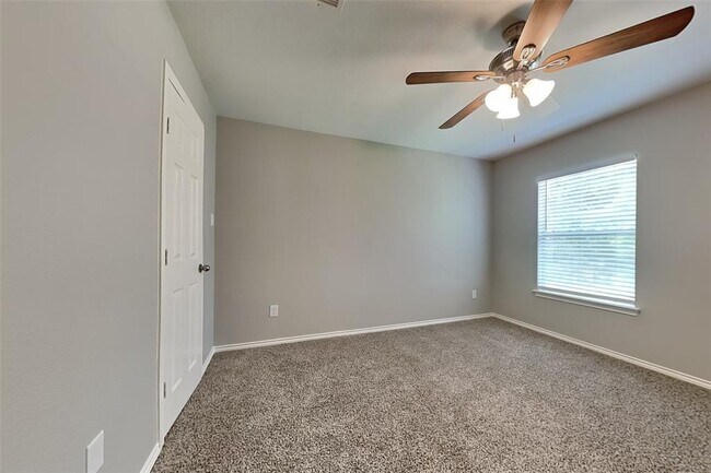 Building Photo - 26880 Armor Oaks Dr