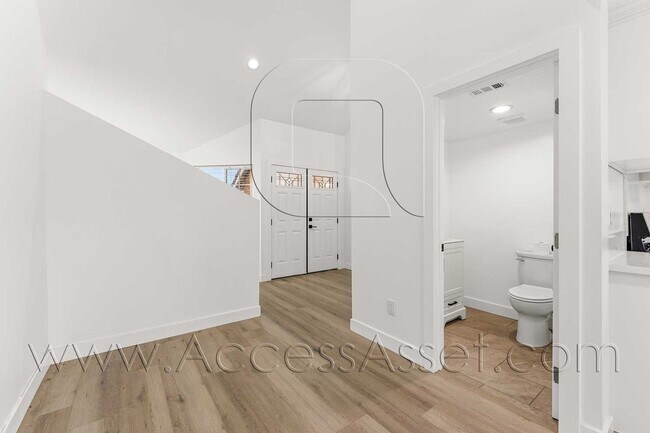 Building Photo - 10946 Thrush Dr