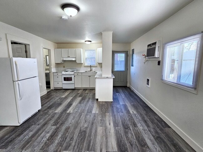 Building Photo - Newly Remodeled House with Washer/Dryer Included!