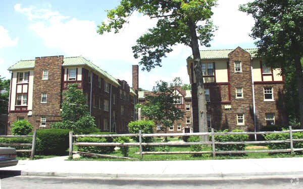 810 N Fred Shuttlesworth Cir. - 810 N Fred Shuttlesworth Cir