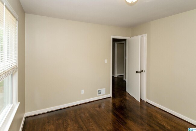 Building Photo - 557 Zinnia Ln