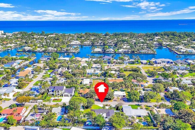 Building Photo - 3210 Palm Dr