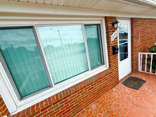 Building Photo - ***Renovated 3 Bedroom Ranch*Near Casino &...