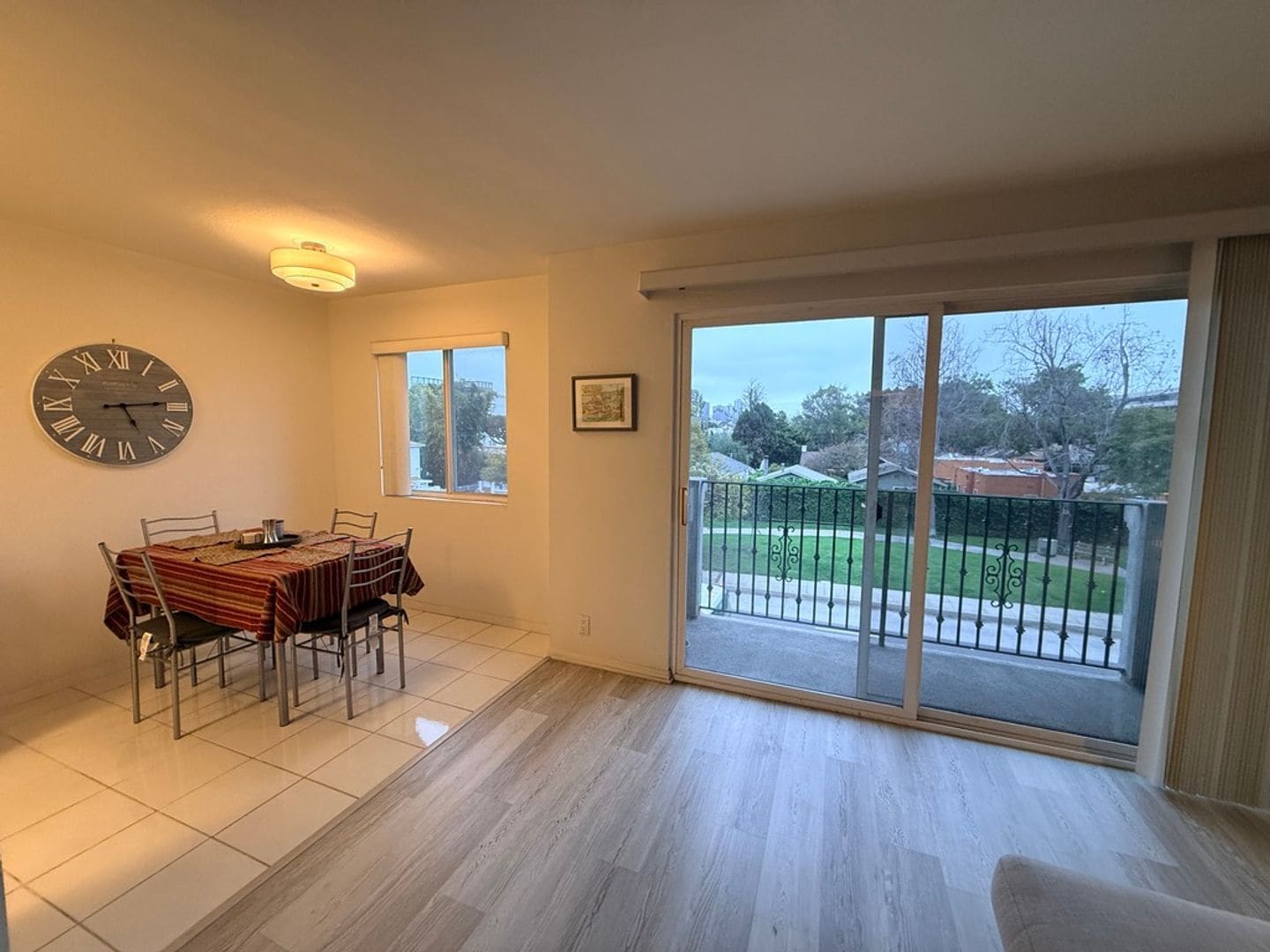 Building Photo - Bright Furnished 1BD in Prime Santa Monica Location w/ Private Balcony