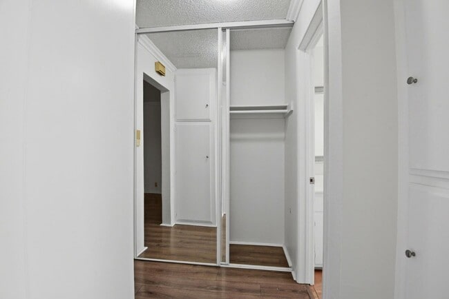 Building Photo - 545 Chestnut Ave