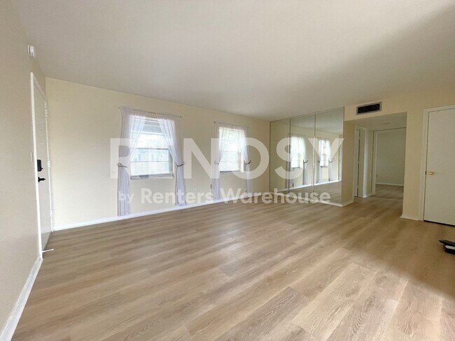 Building Photo - 1130 Rue Des Chateaux