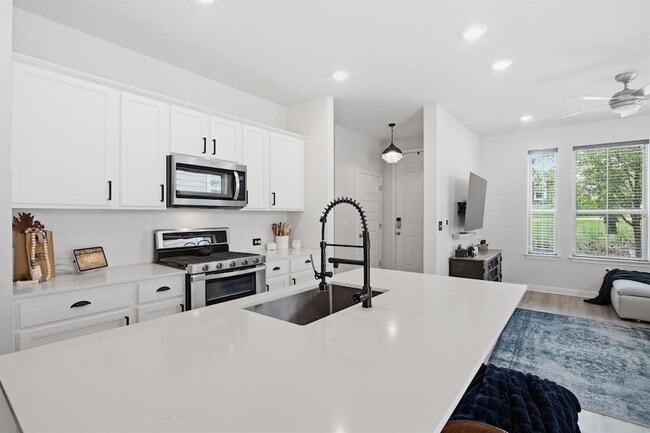 Building Photo - 8525 Leroi Dr
