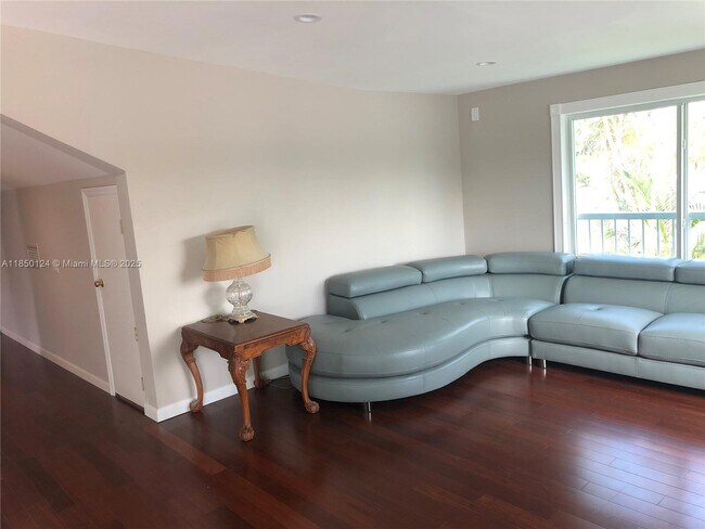 Building Photo - 1524 Argyle Dr