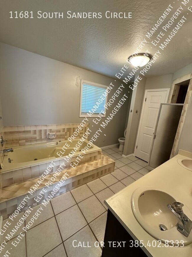 Building Photo - 11681 Sanders Cir