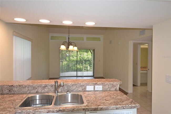 Building Photo - 226 Woodlake Wynde