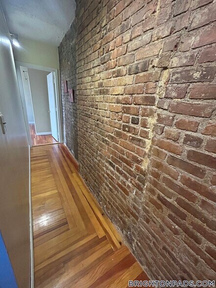 Building Photo - 9 Saybrook St