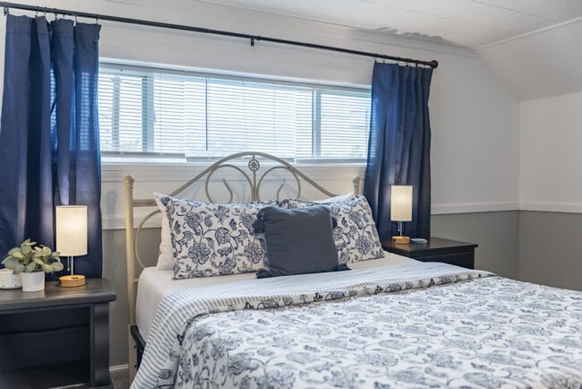 Building Photo - 3175 Rocky River Dr