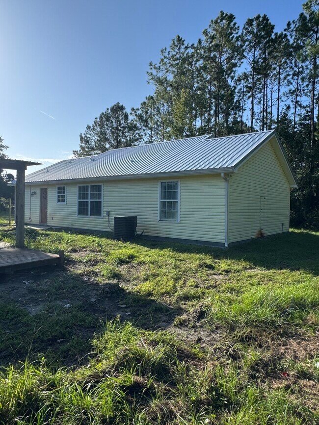 Building Photo - 24899 Crawford Rd