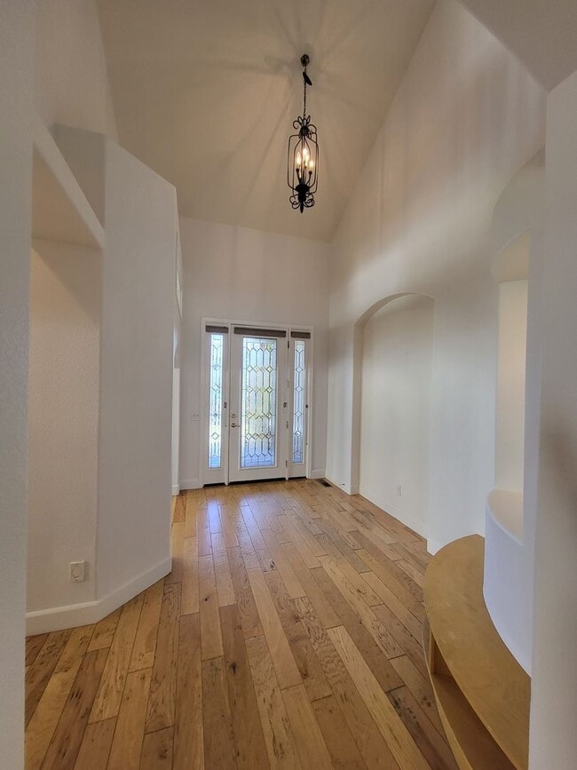 Building Photo - 3300 Dog Leg Dr