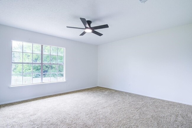 Building Photo - 402 Tresvant Dr