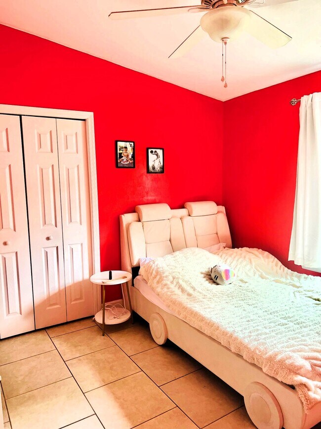 Building Photo - 2204 NW 29th Ave