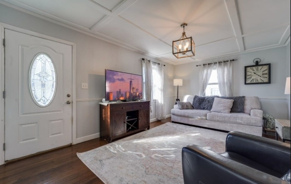 Building Photo - 391 Ward St