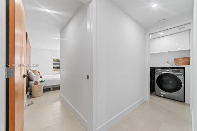 Building Photo - 209 N 31st Ave