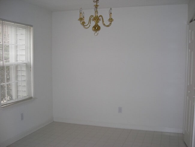Building Photo - 131 Springwood Ln
