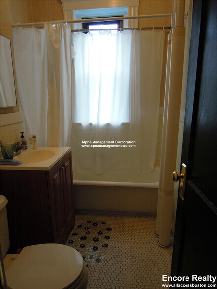 Building Photo - 17-19 Washington St. Unit 104