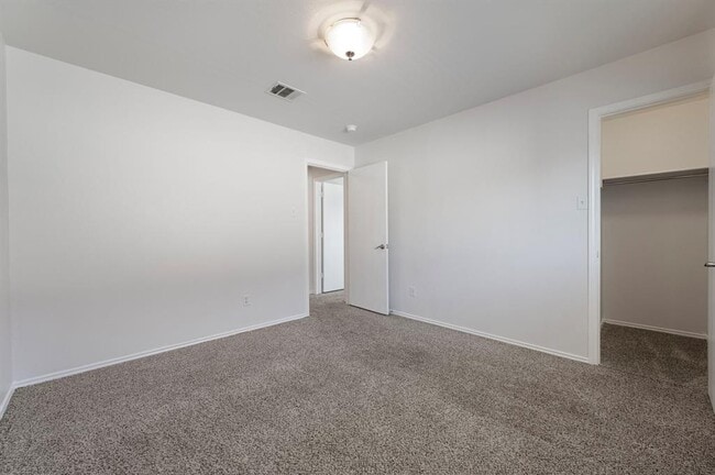 Building Photo - 1635 Bayland St